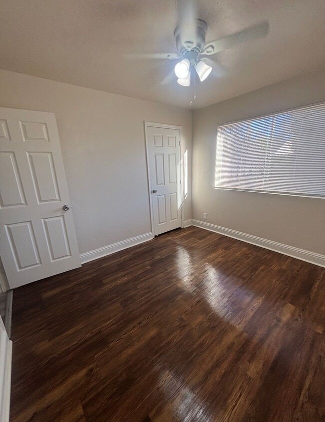 Building Photo - APPLY NOW FOR THIS 3 BEDROOM HOME!!