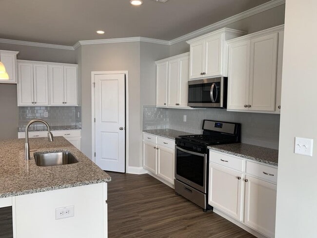 Building Photo - 5203 Addison St