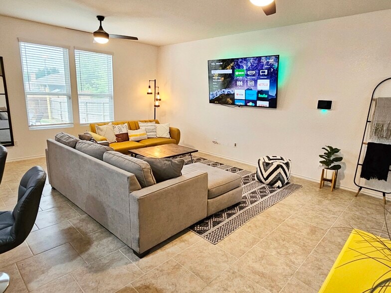 Building Photo - 9618 Silver Mist Way