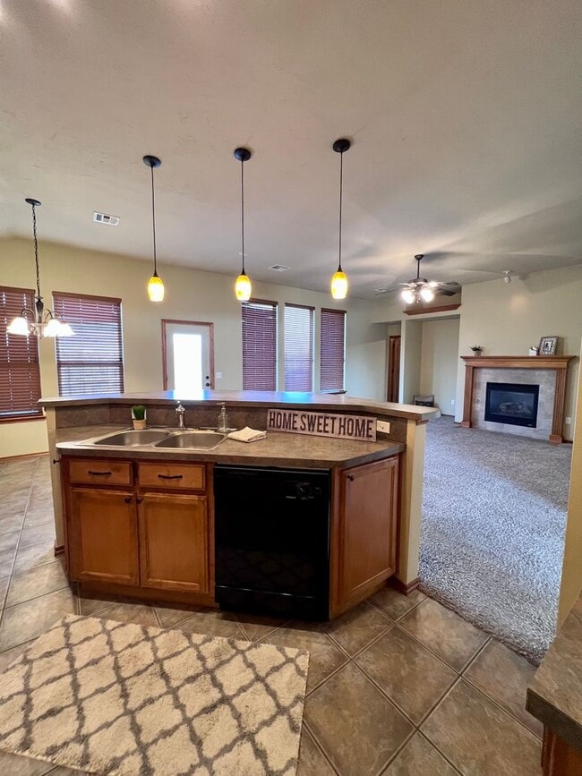 Building Photo - Beautiful home in Heatherwood addition in Moore!