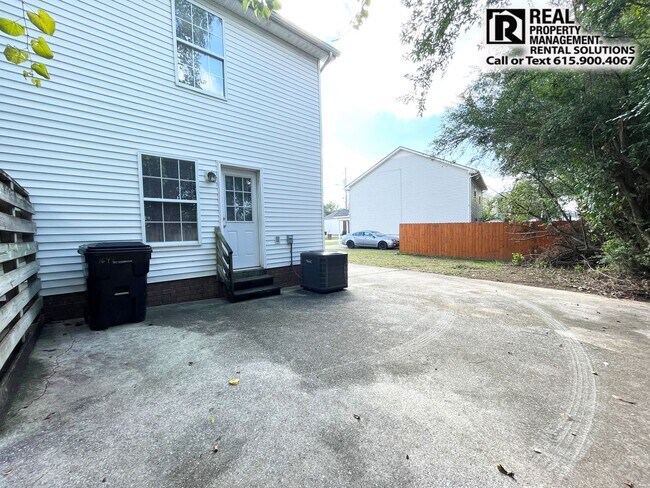 Building Photo - 2 Story Brick Duplex- 2BD/1.5BA Walk to MTSU!