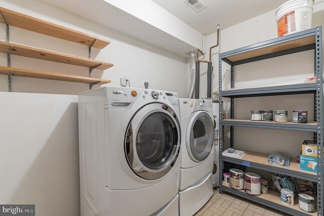 Building Photo - 2817 S Woodrow St