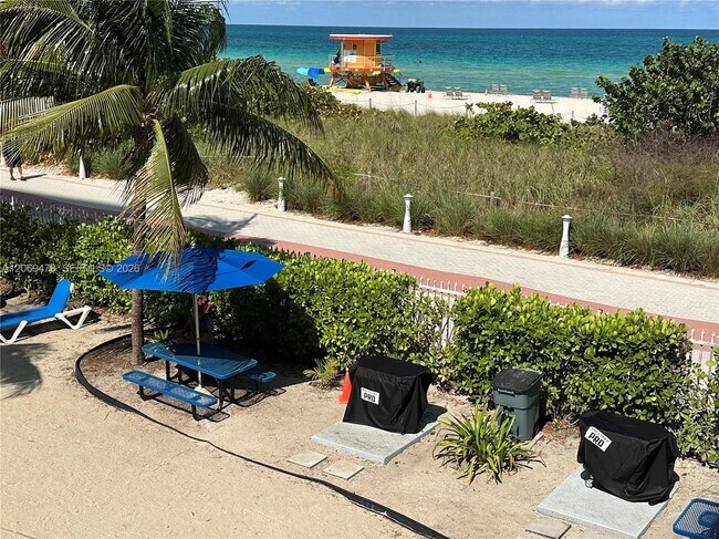 Building Photo - 6039 Collins Ave