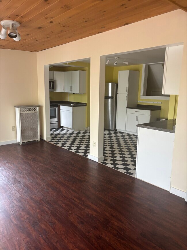 Building Photo - 192 Front St