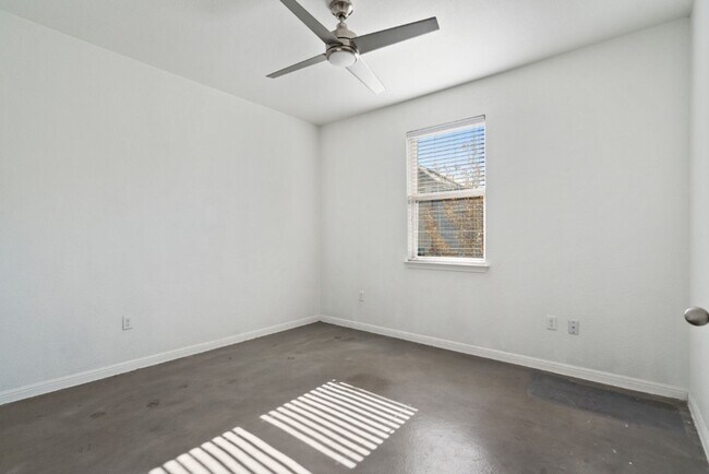Building Photo - 5804 Loblolly Ln