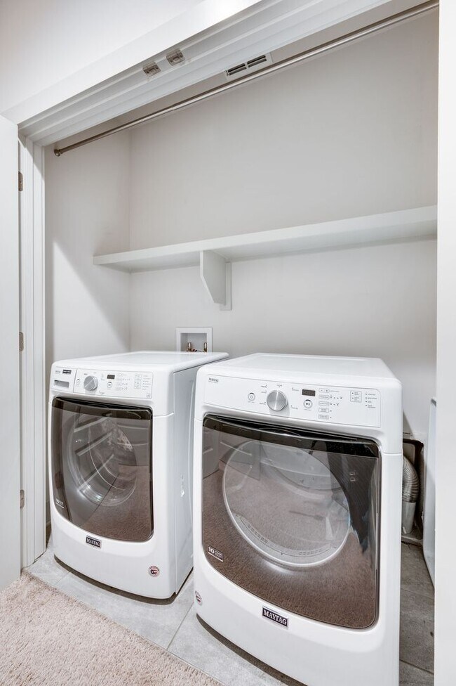 Building Photo - Beautiful 3BE/2.5BA by Invent Communities/...