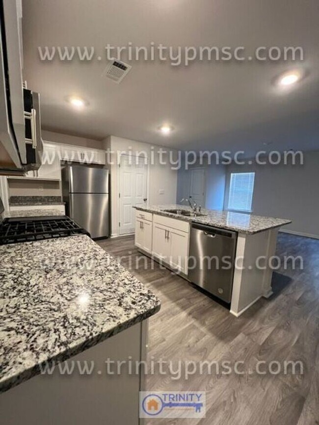 Building Photo - LOOK AT THIS BEAUTY!