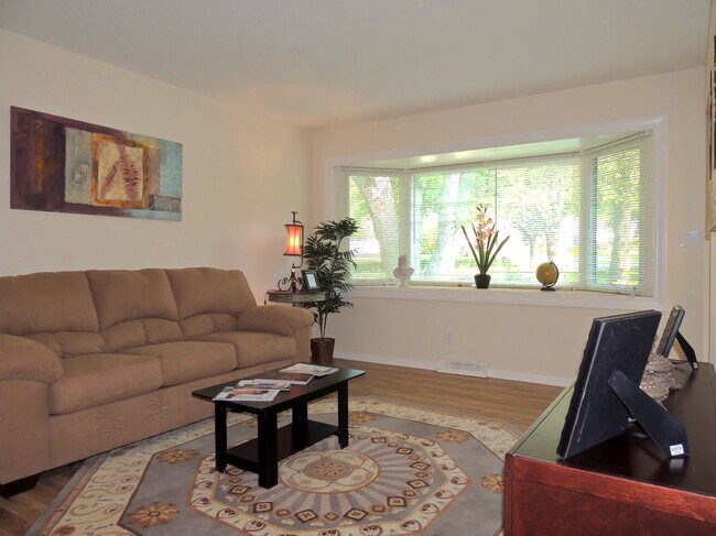 Building Photo - 3 Bedroom, 2 bathroom Ranch for Rent!