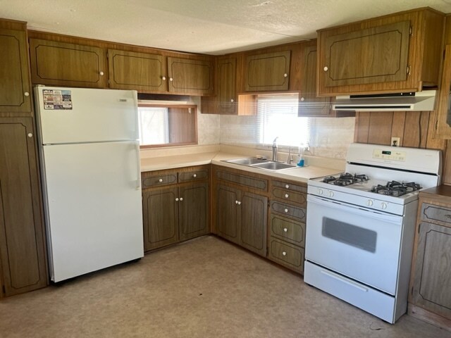 Building Photo - 105 Robbins Ln