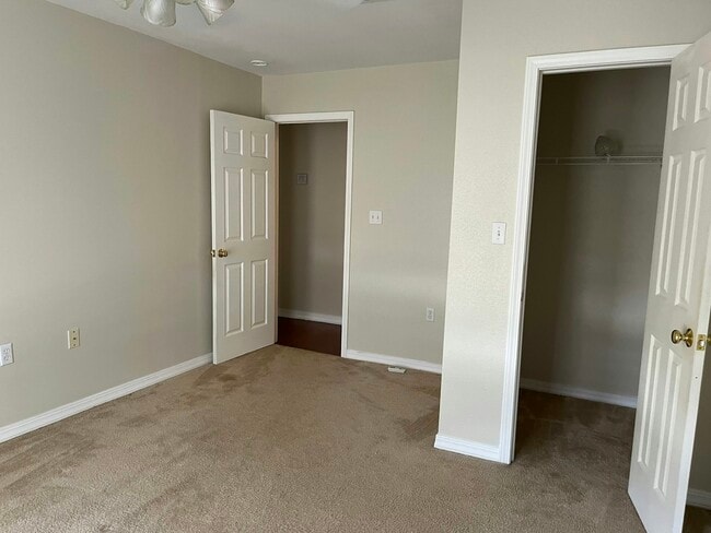 Building Photo - 315 Woodcrest Dr