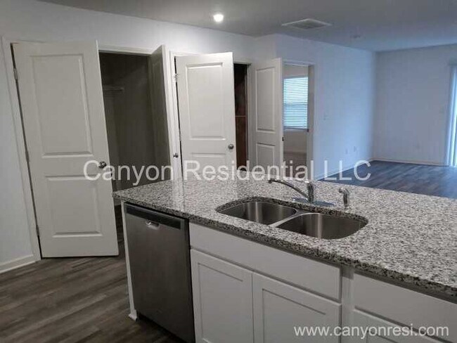 Building Photo - 702 Wayfinder Run