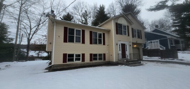 Building Photo - 260 Birchwood Dr