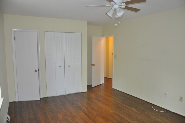 Building Photo - 570 Barrett Ave