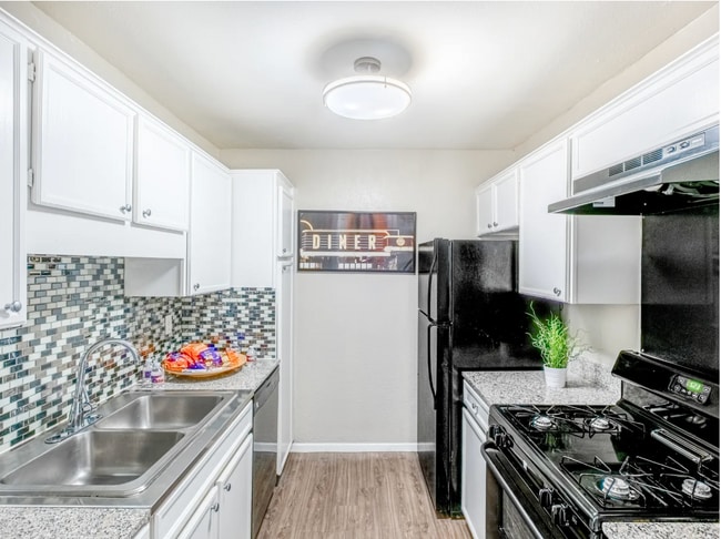 Building Photo - 535 Harvest Hill Rd