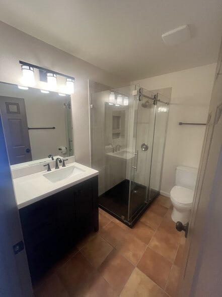 Building Photo - 1584 Redlands Pl