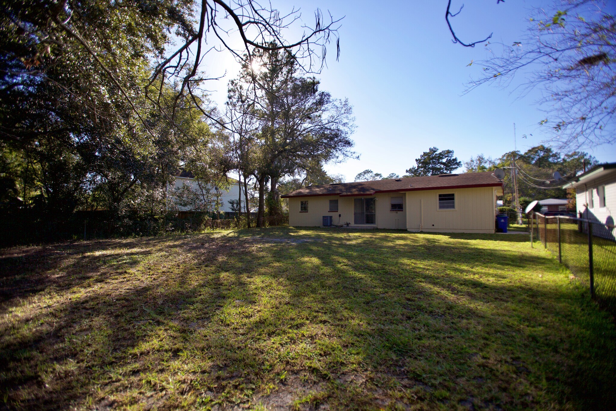 Building Photo - 1000 Hibiscus St