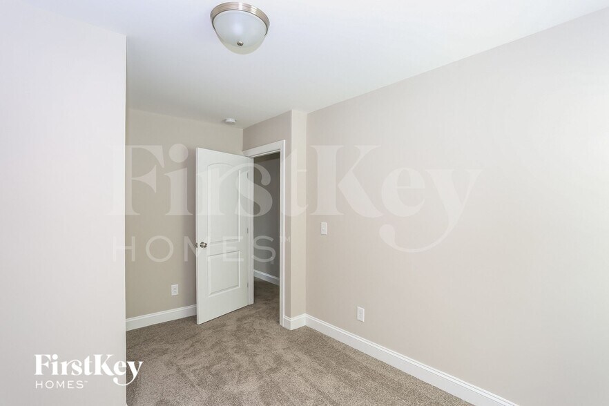 Building Photo - 2031 Samantha Dr