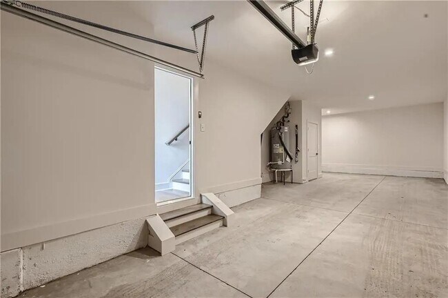 Building Photo - 180 Chestnut Cir