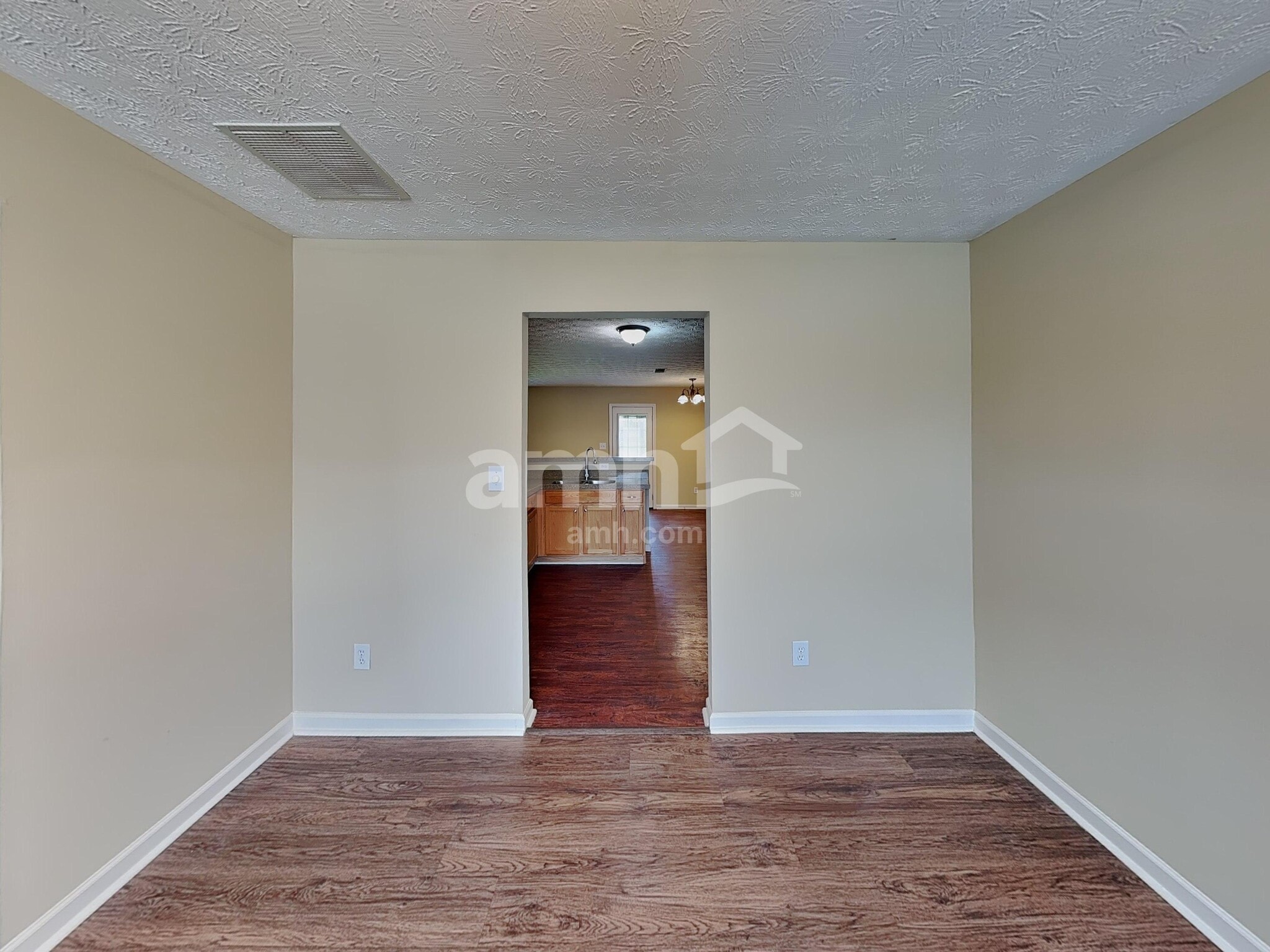 Building Photo - 2207 Lazy Days Rd