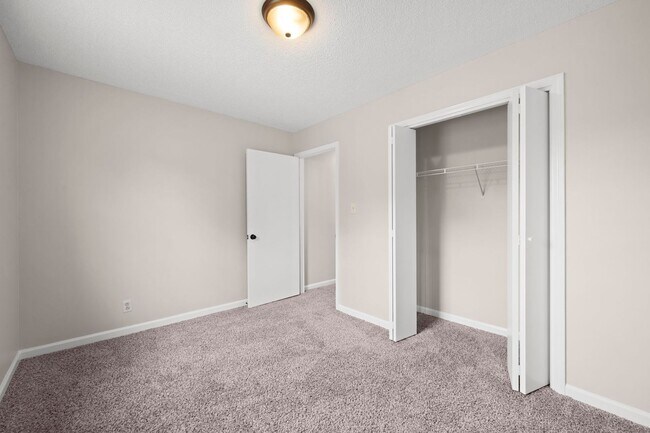 Building Photo - Move-In Specials Available! Single-Family in Oak Grove, KY!