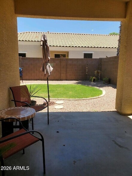 Building Photo - 4043 S Vineyard Ave