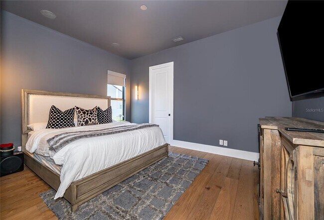 Building Photo - 15210 Pendio Dr