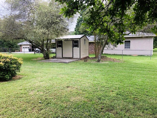 Building Photo - 218 Marty Dr