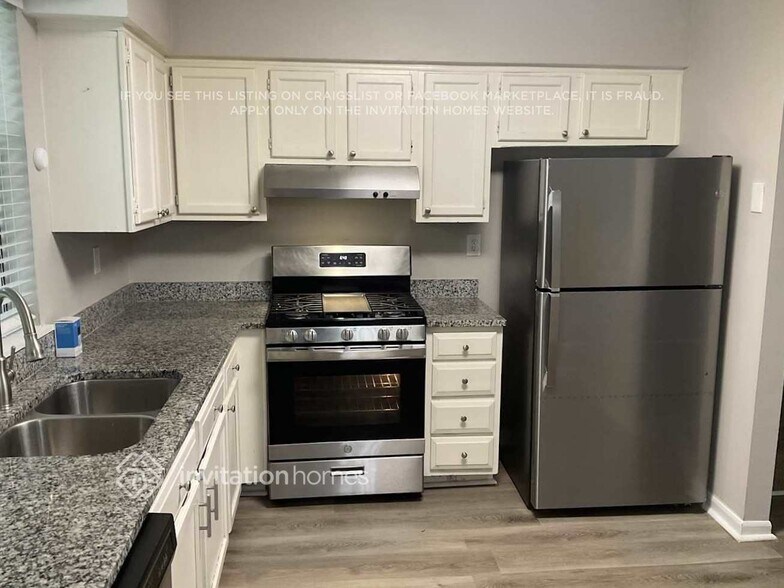 Building Photo - 2413 Leslie Brook Dr