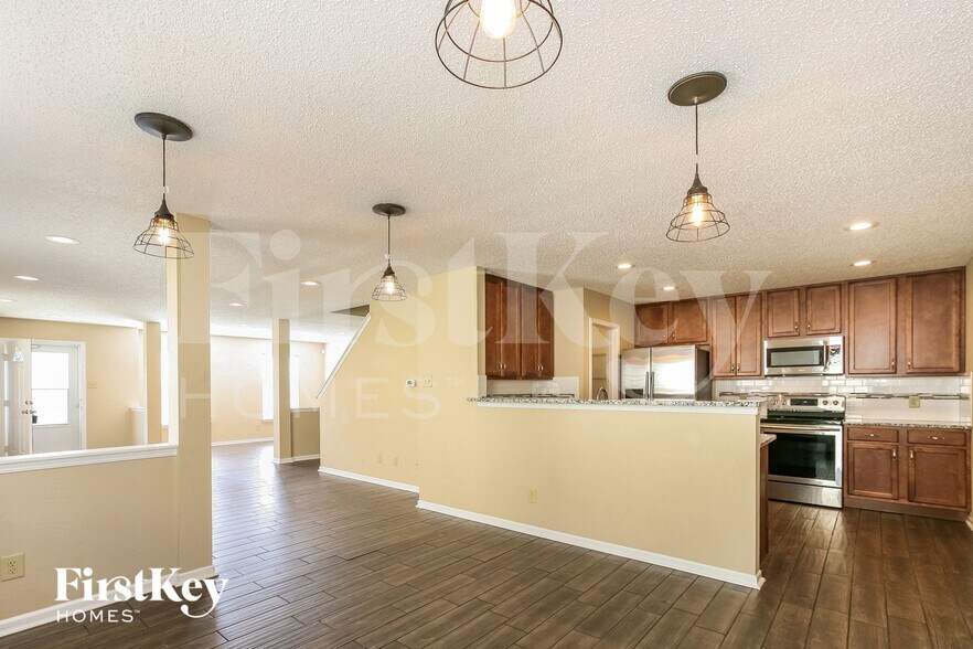 Building Photo - 12916 Courage Crossing