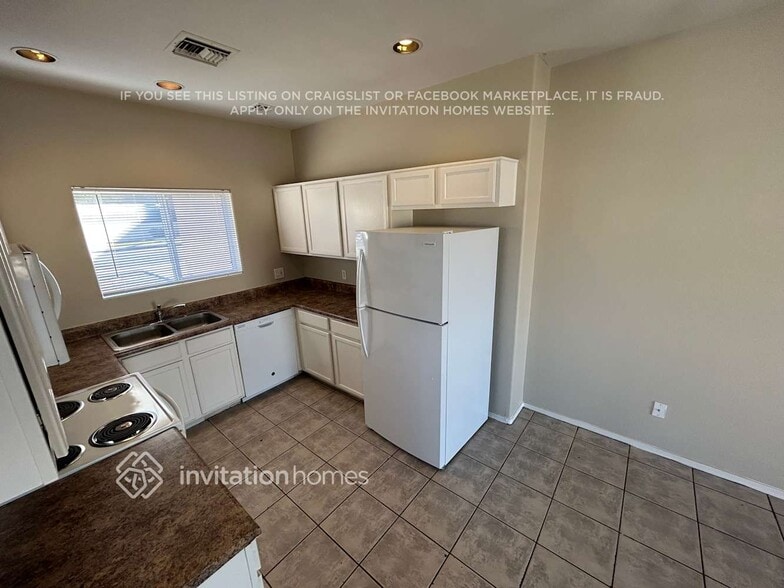 Building Photo - 3102 E Roeser Rd