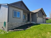 Building Photo - Stunning 4-Bedroom Ranch Home on a Quiet C...