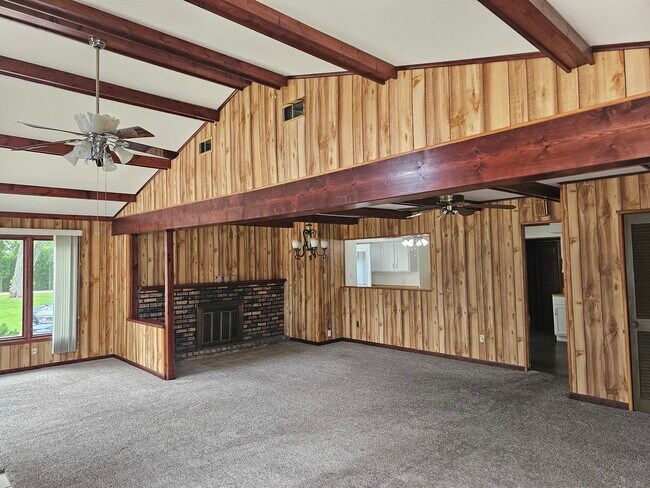 Building Photo - 8150 N Thorsen Ln