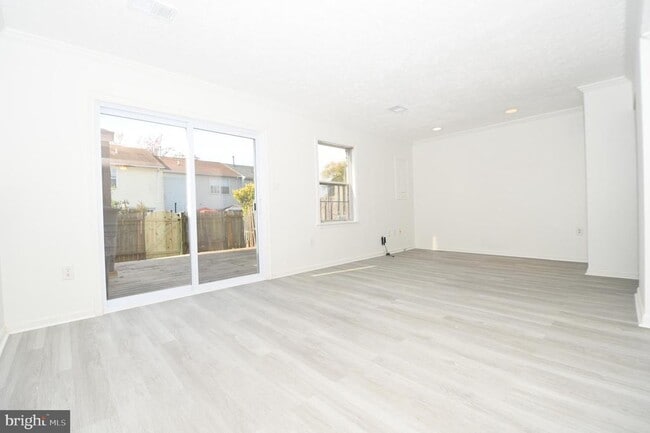 Building Photo - 8635 Union Pl