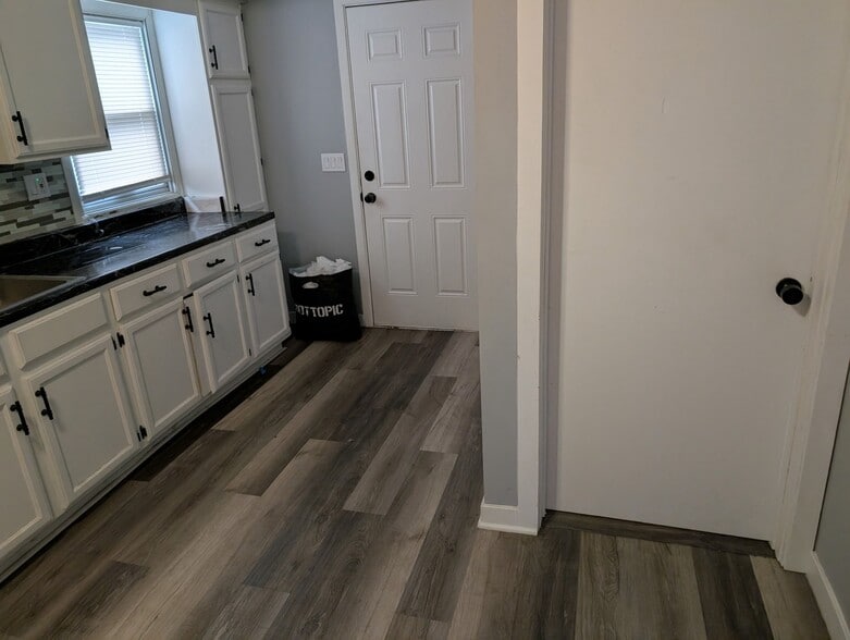 Building Photo - 1219 Burton St