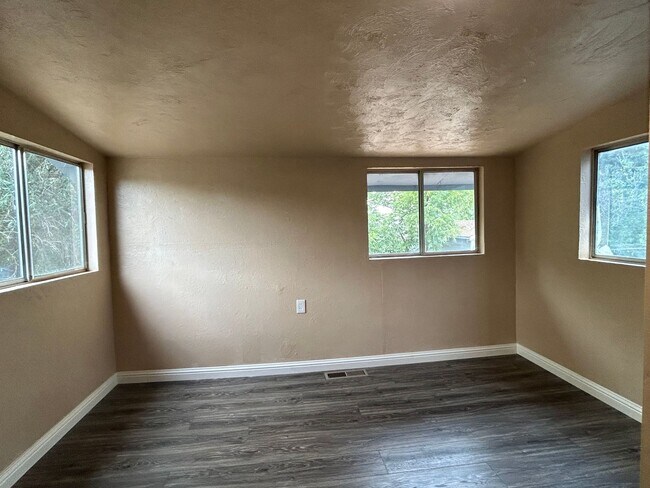 Building Photo - 1189 High St