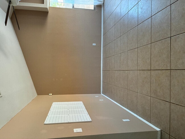 Building Photo - 5580 W Kesler St