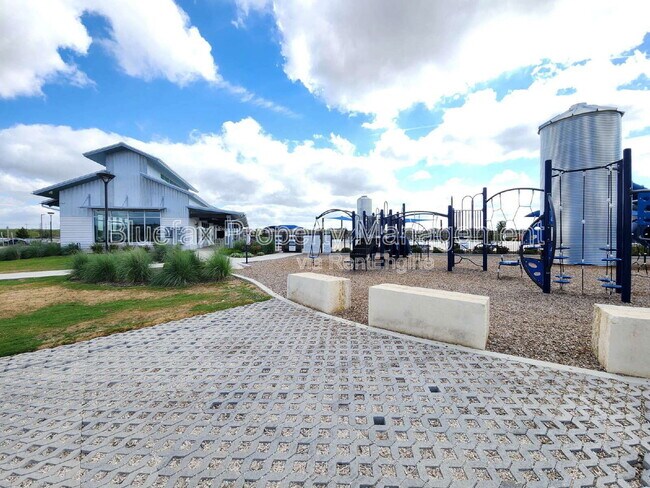 Building Photo - 14010 Silos Meadows