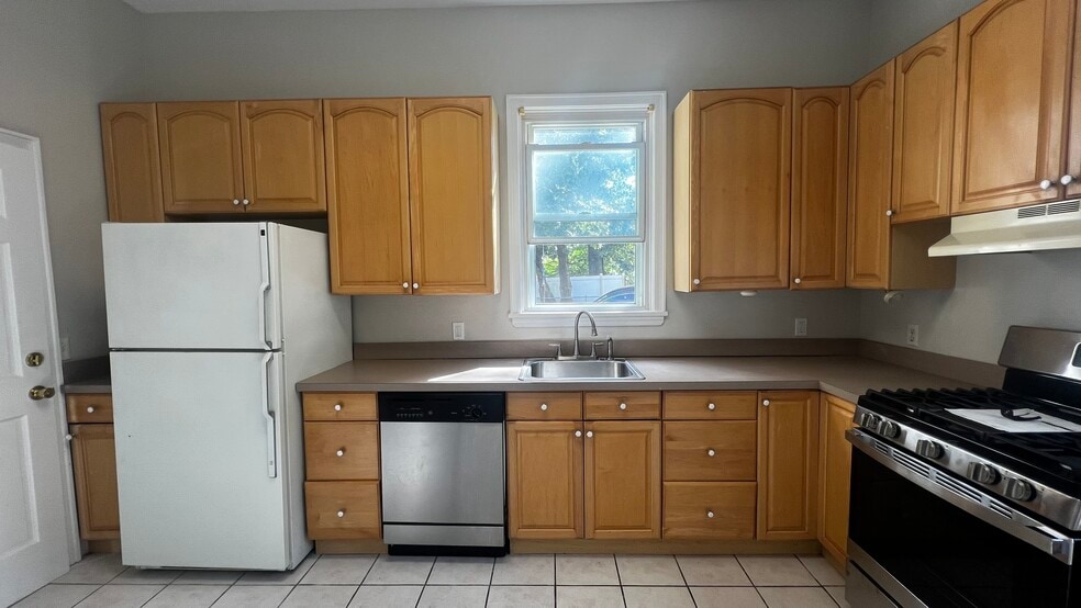 KITCHEN - 89 Grant St
