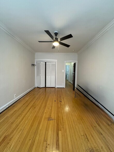 Building Photo - 7667 N Sheridan Rd