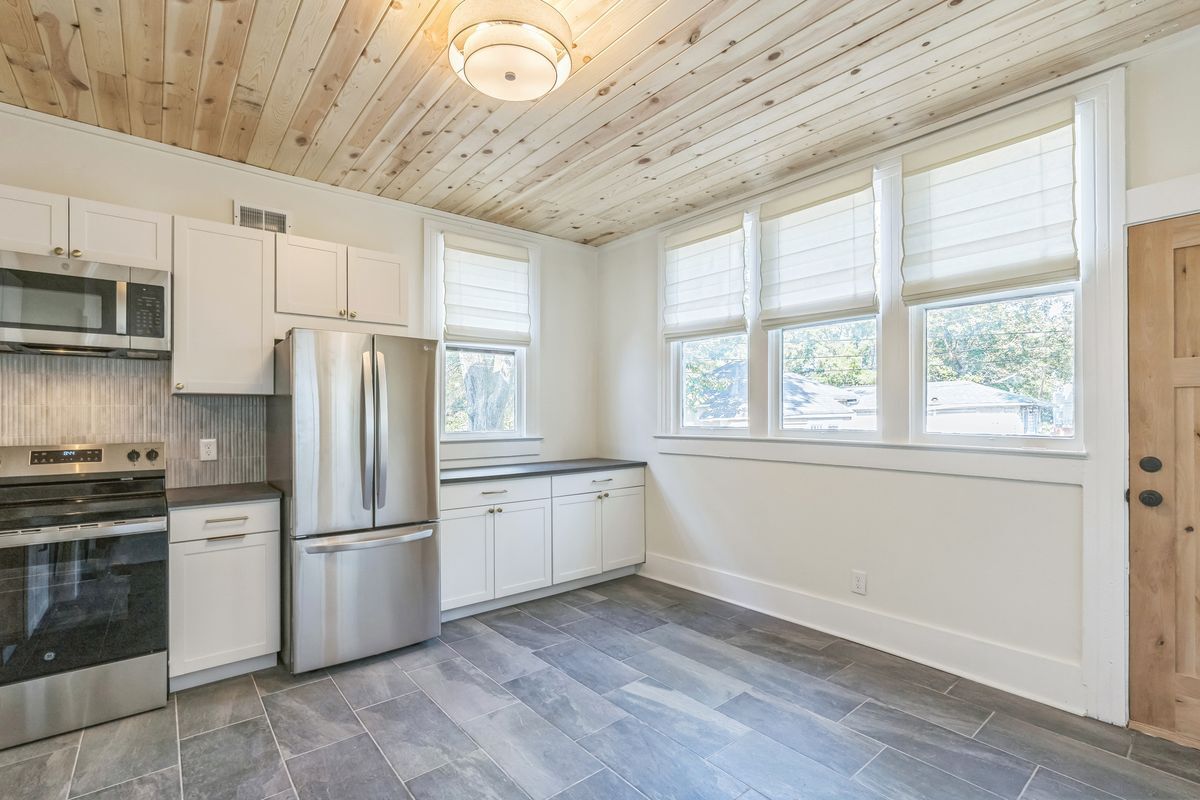 Building Photo - 1500 14th Ave S