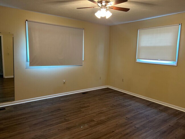 Building Photo - 4 Bedroom / 3 Bath One Level Home Kingsport TN