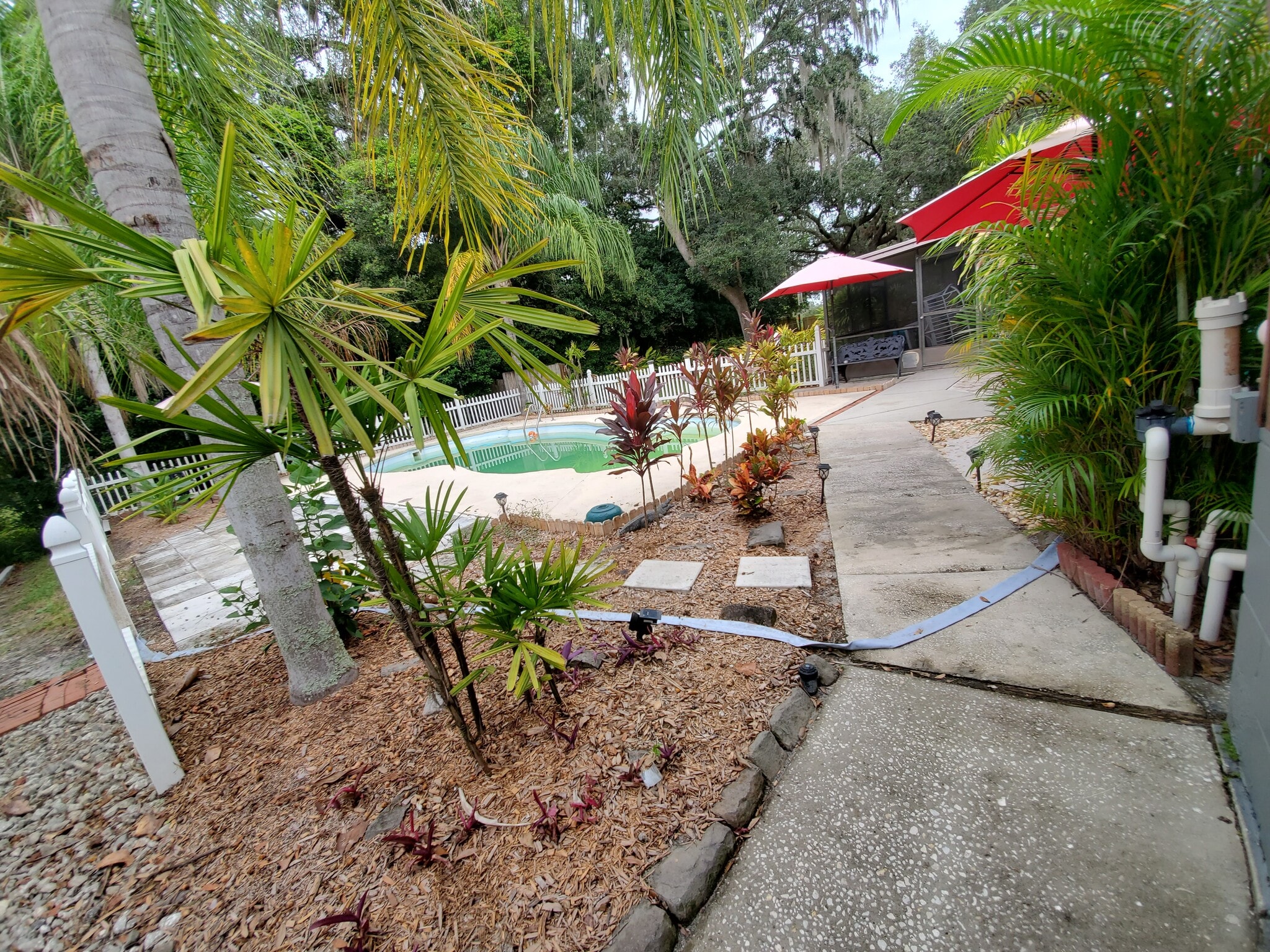 Building Photo - 820 Crenshaw Lake Rd