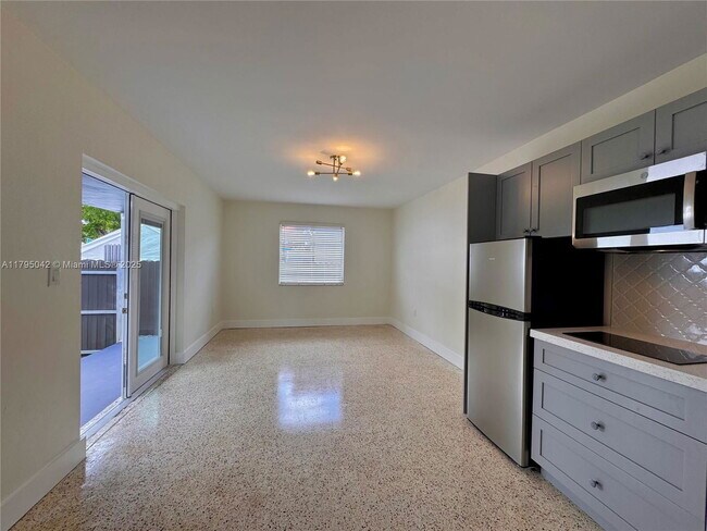 Building Photo - 7135 SW 22nd St