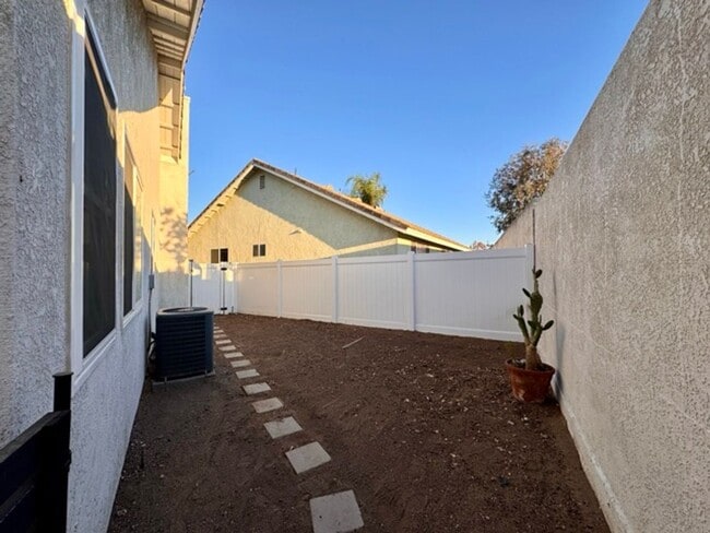 Building Photo - Bright and Open 3 Bedroom Home in Murrieta...