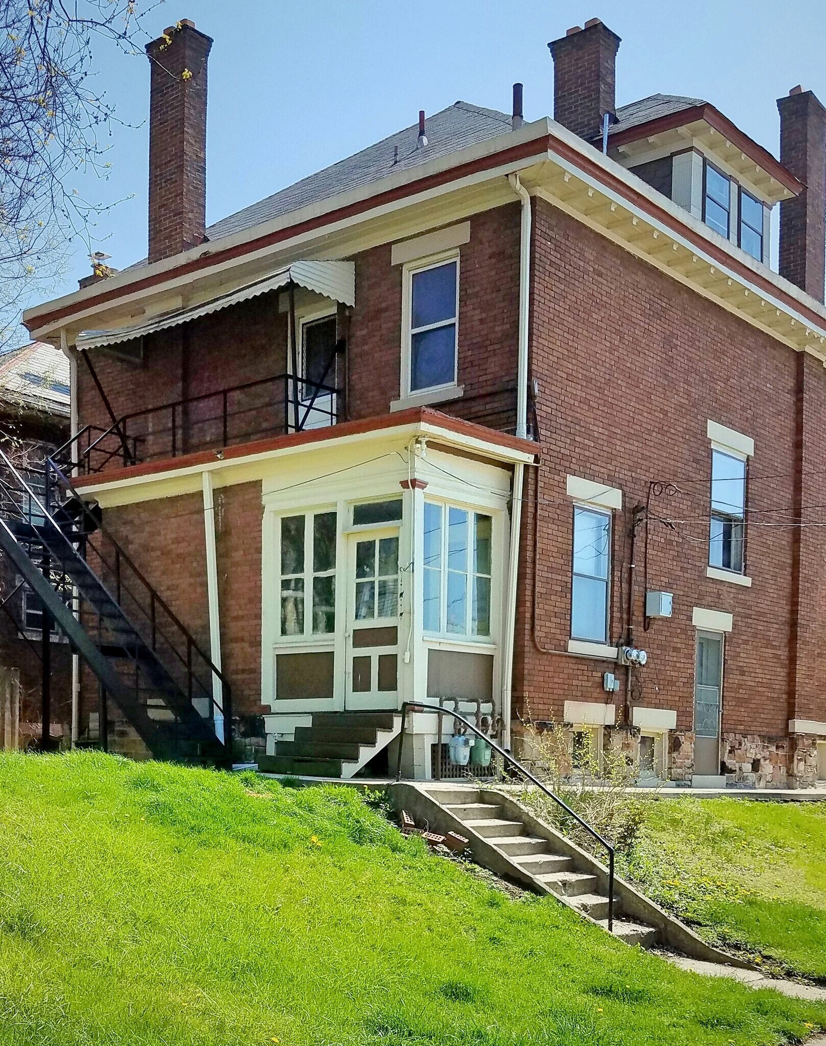 Building Photo - 54 E Hudson St