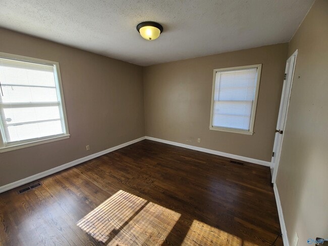 Building Photo - 3606 Northwest Crestmore Avenue