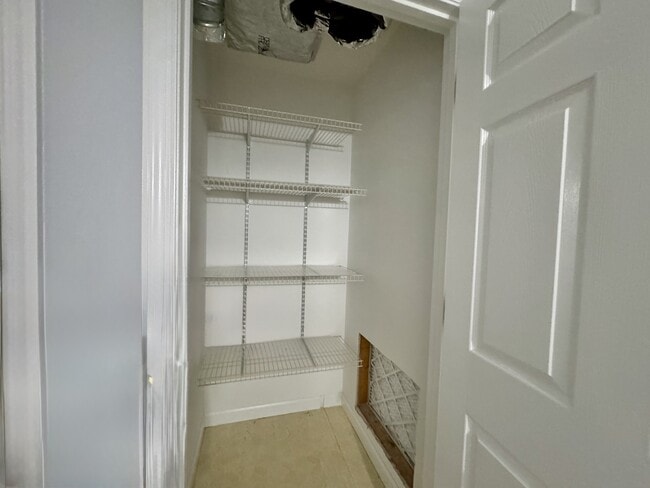 Building Photo - 101 Pinewood Dr