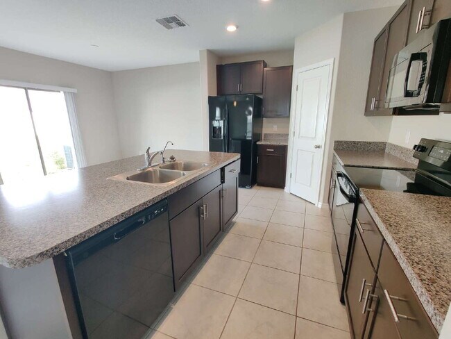 Building Photo - 7127 Samuel Ivy Dr