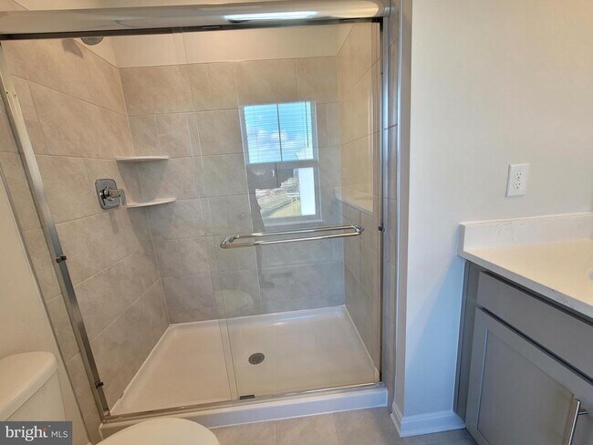 Building Photo - 754 Union St