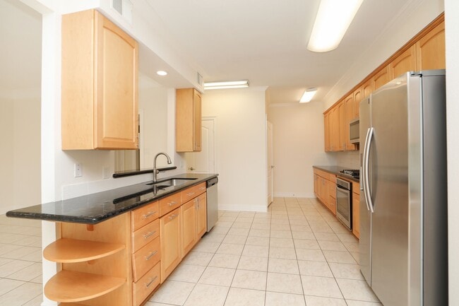 Building Photo - 7499 Brompton St